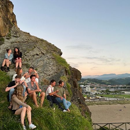 Surf Camp San Sebastian Partyhostel Aia Екстер'єр фото